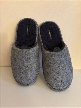 Allbirds Gray Wool Felt Slippers with Navy Fleece Lining